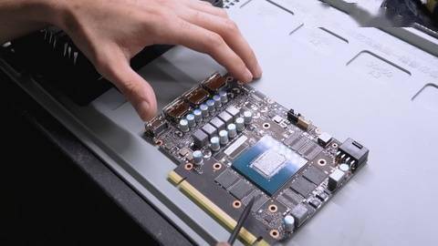 显卡圈最近流行行为：海外博主改造RTX 3060显卡8GB版升级到12GB版